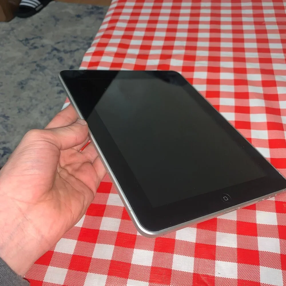 Apple iPad 1st Gen A1337 16GB Space Gray